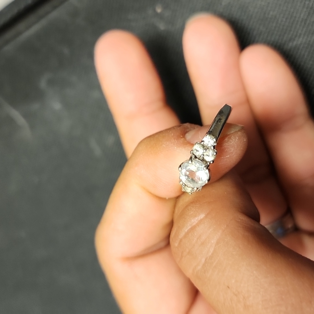 Engagement ring - Picture 5 of 6